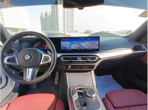 Car image 14