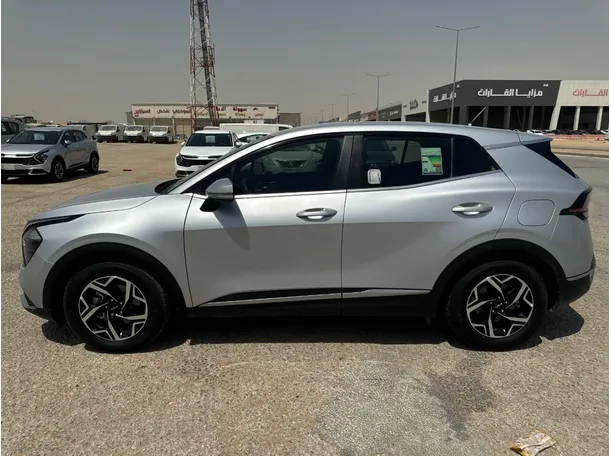 Car image 9