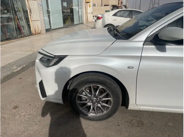 Car image 9