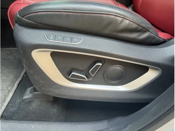 Car image 25