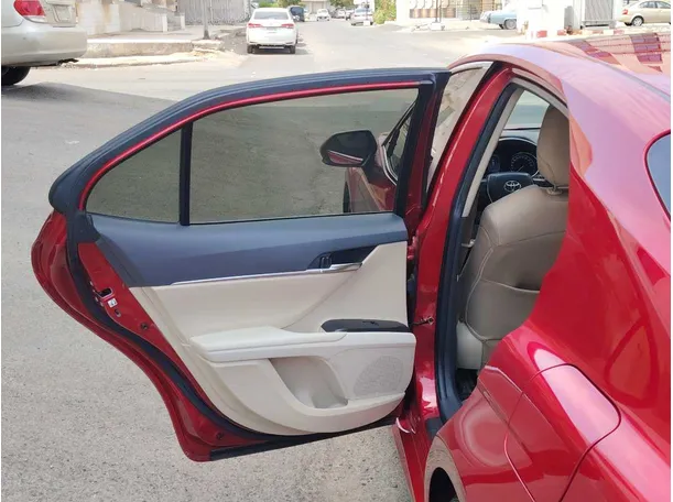 Car image 12