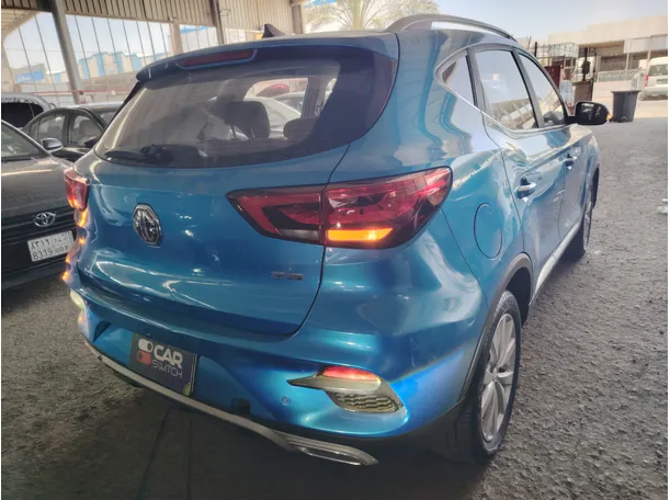 Car image 5