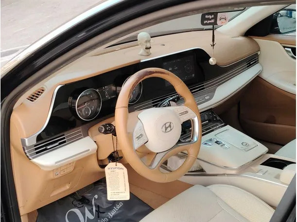 Car image 11