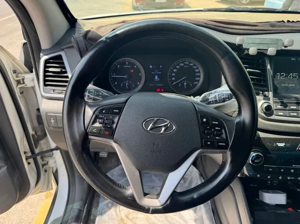 Car image 20