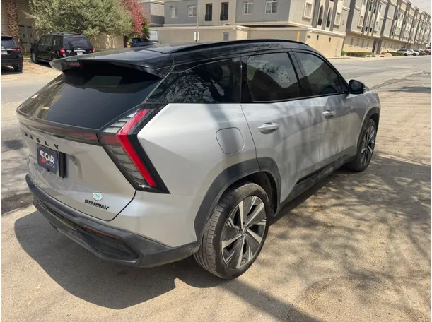 Car image 5