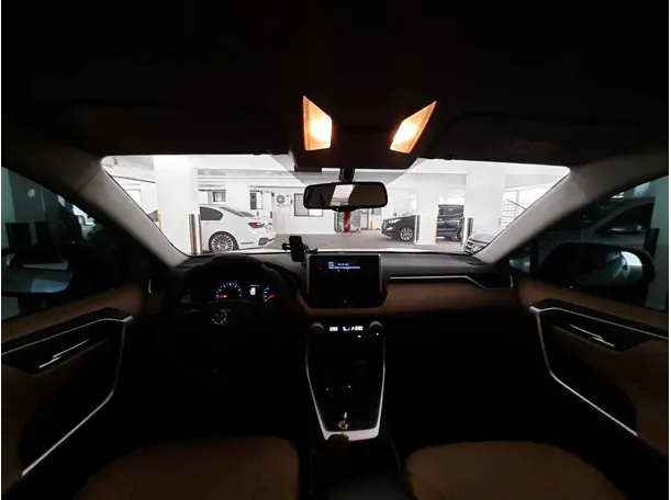 Car image 14
