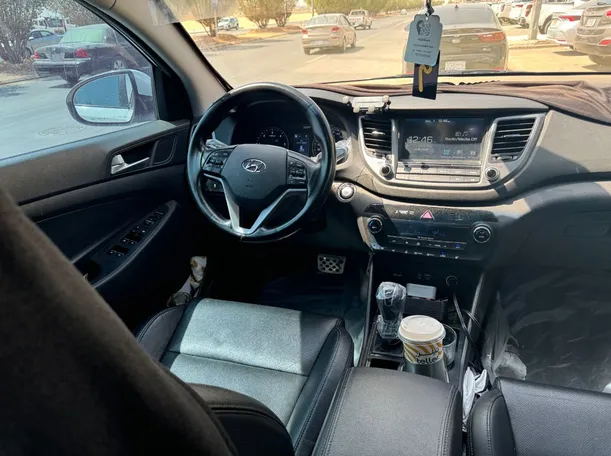 Car image 19