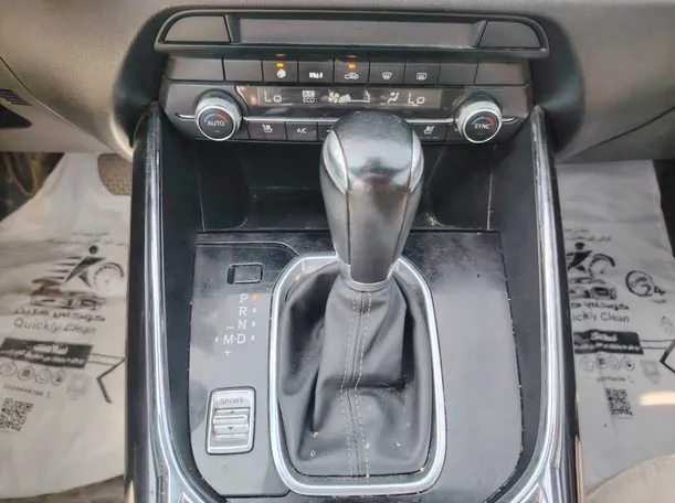 Car image 19