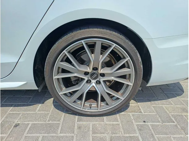 Car image 9