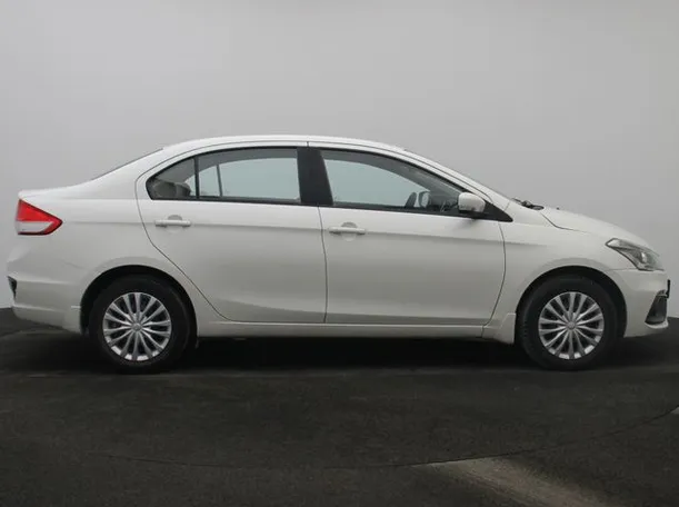 Car image 13