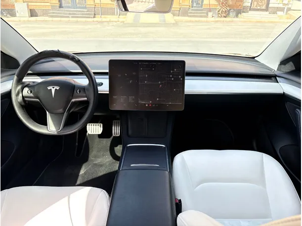 Car image 18