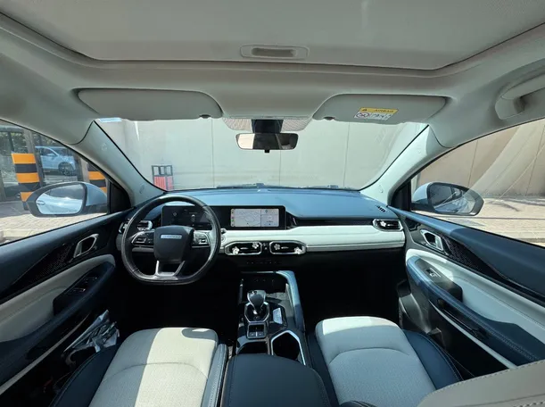 Car image 16