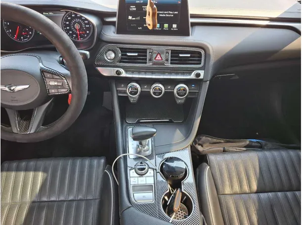 Car image 14