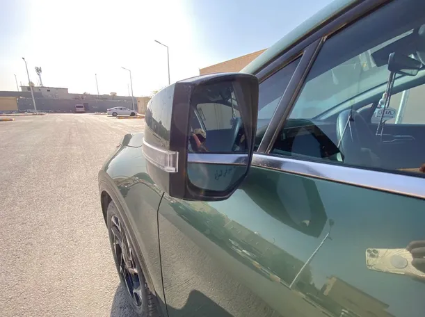 Car image 26
