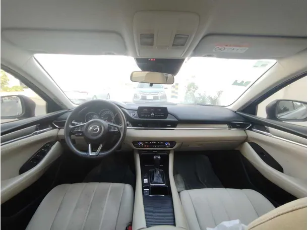 Car image 18