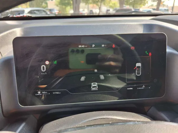 Car image 18