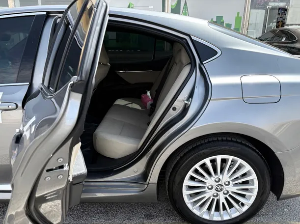 Car image 15