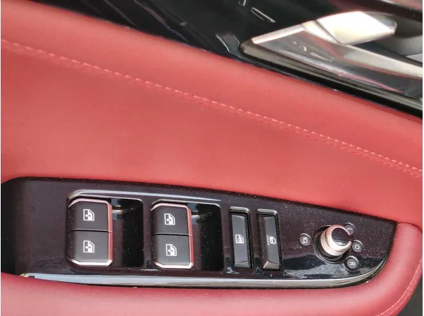 Car image 27