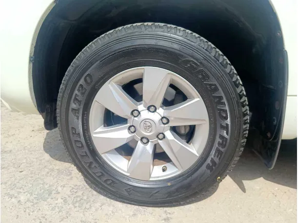 Car image 10