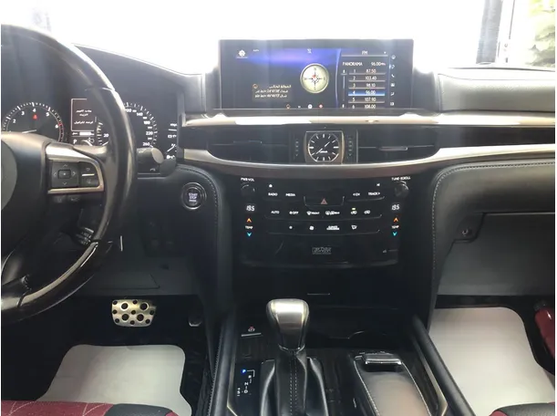 Car image 18