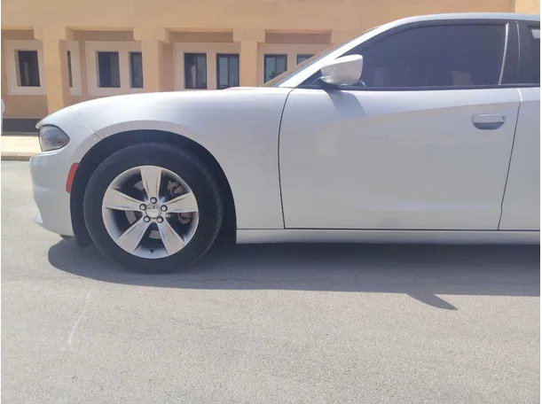 Car image 9