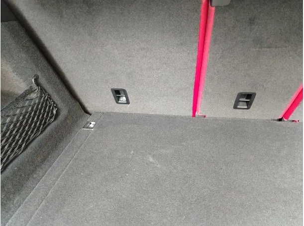 Car image 34