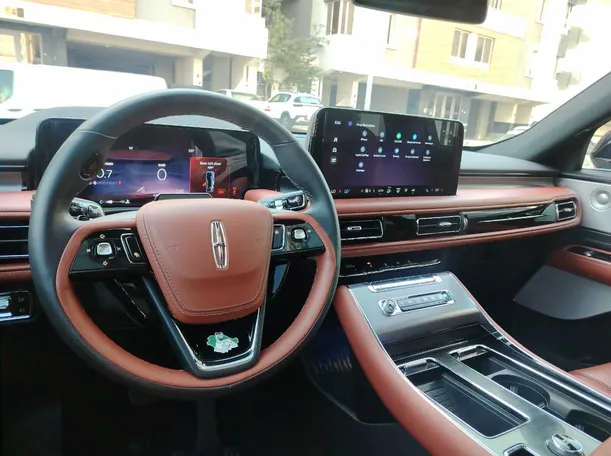 Car image 27