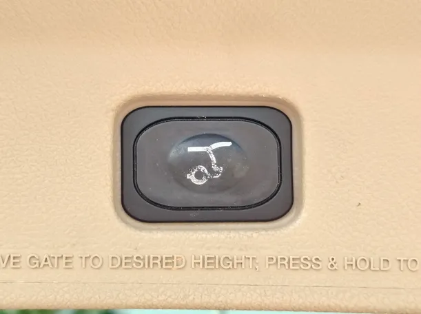 Car image 35