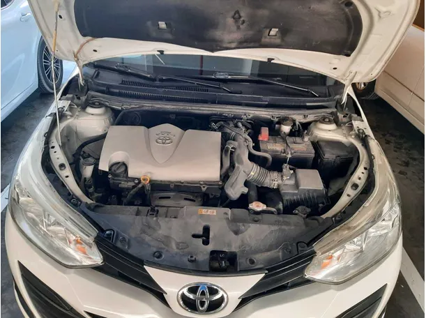 Car image 19