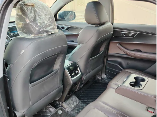 Car image 17