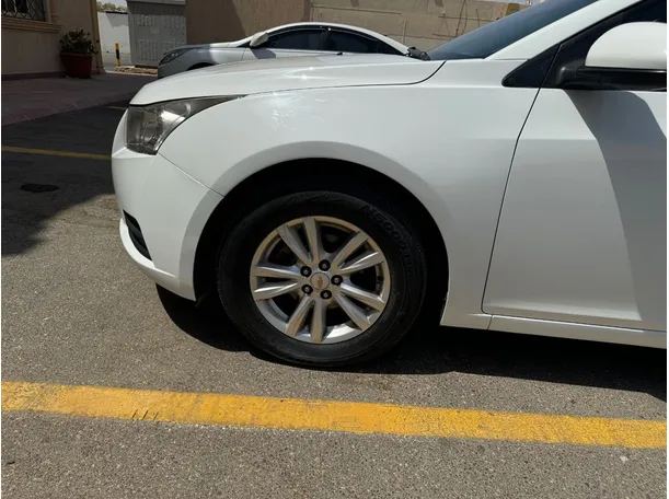 Car image 9