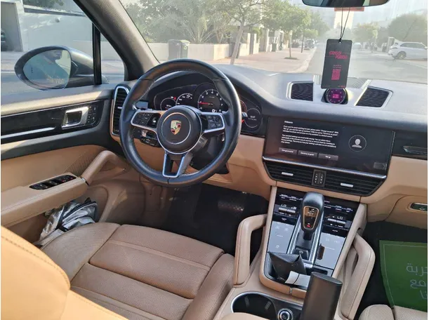 Car image 17