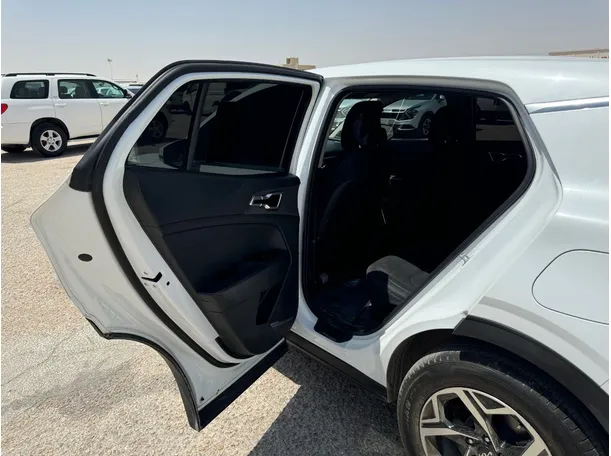 Car image 13