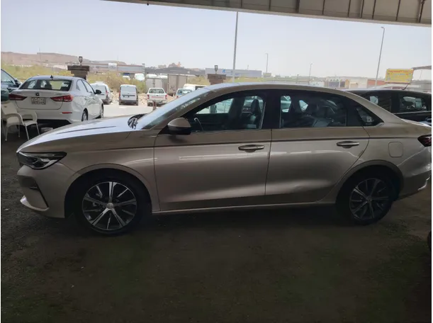 Car image 8