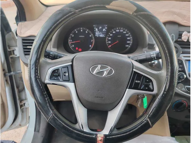 Car image 23