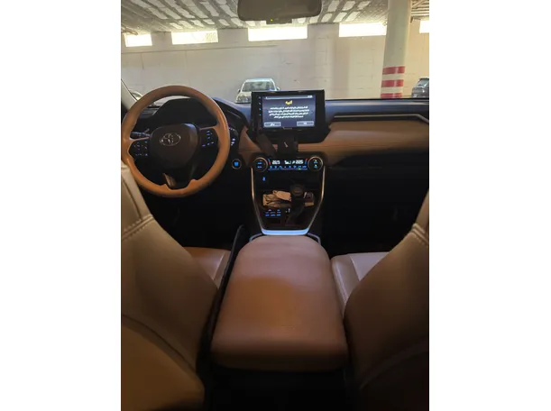 Car image 19