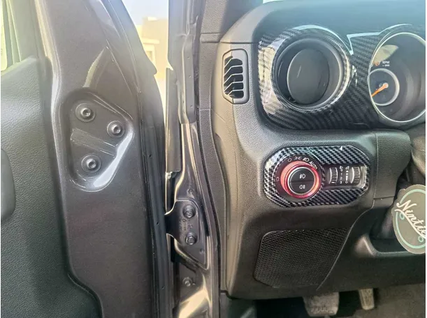 Car image 27