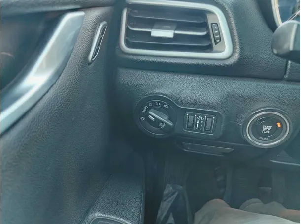 Car image 28