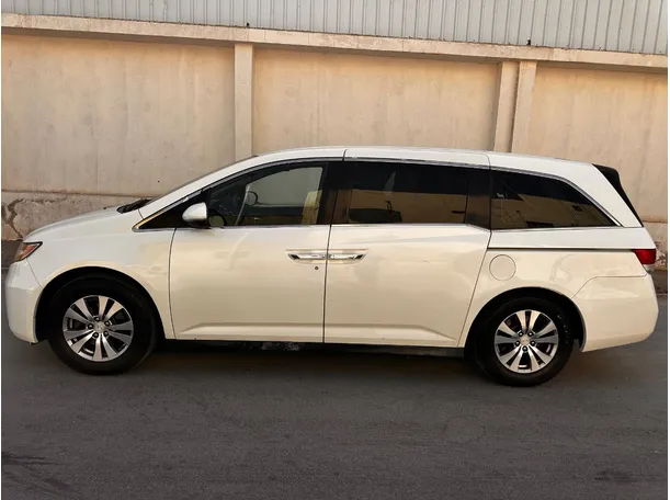 Car image 8