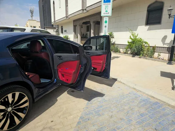 Car image 11