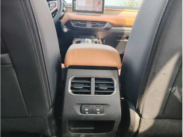 Car image 27