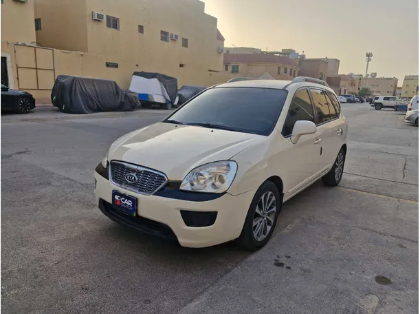 2013 Kia Carens in Riyadh