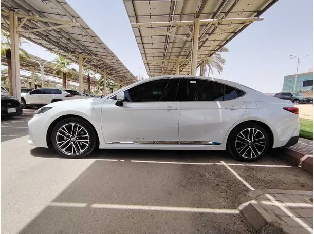 Car image 8