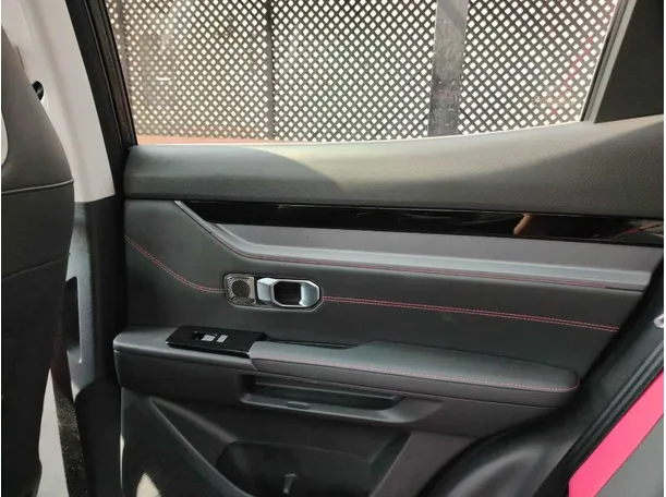 Car image 38