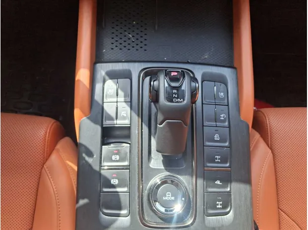 Car image 19