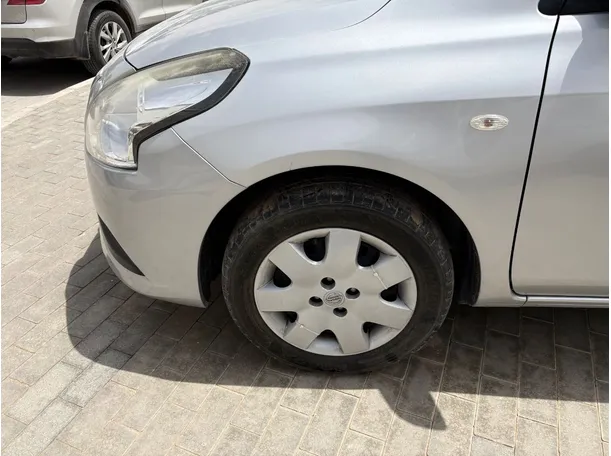 Car image 8