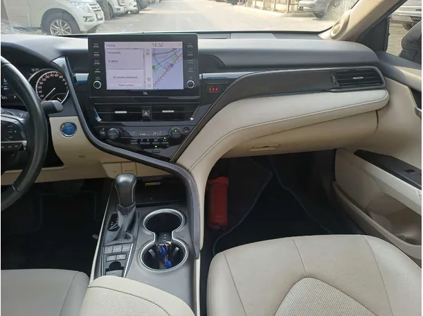 Car image 15