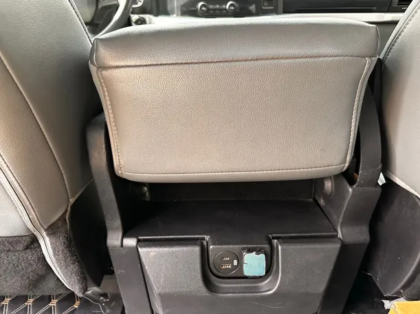 Car image 24