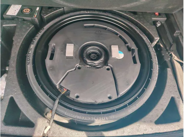 Car image 37