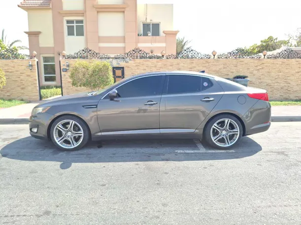 Car image 8